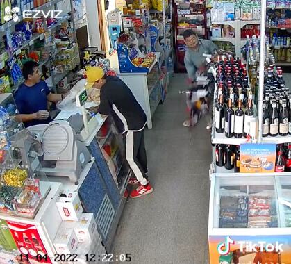 Destruye todas las botellas de vino