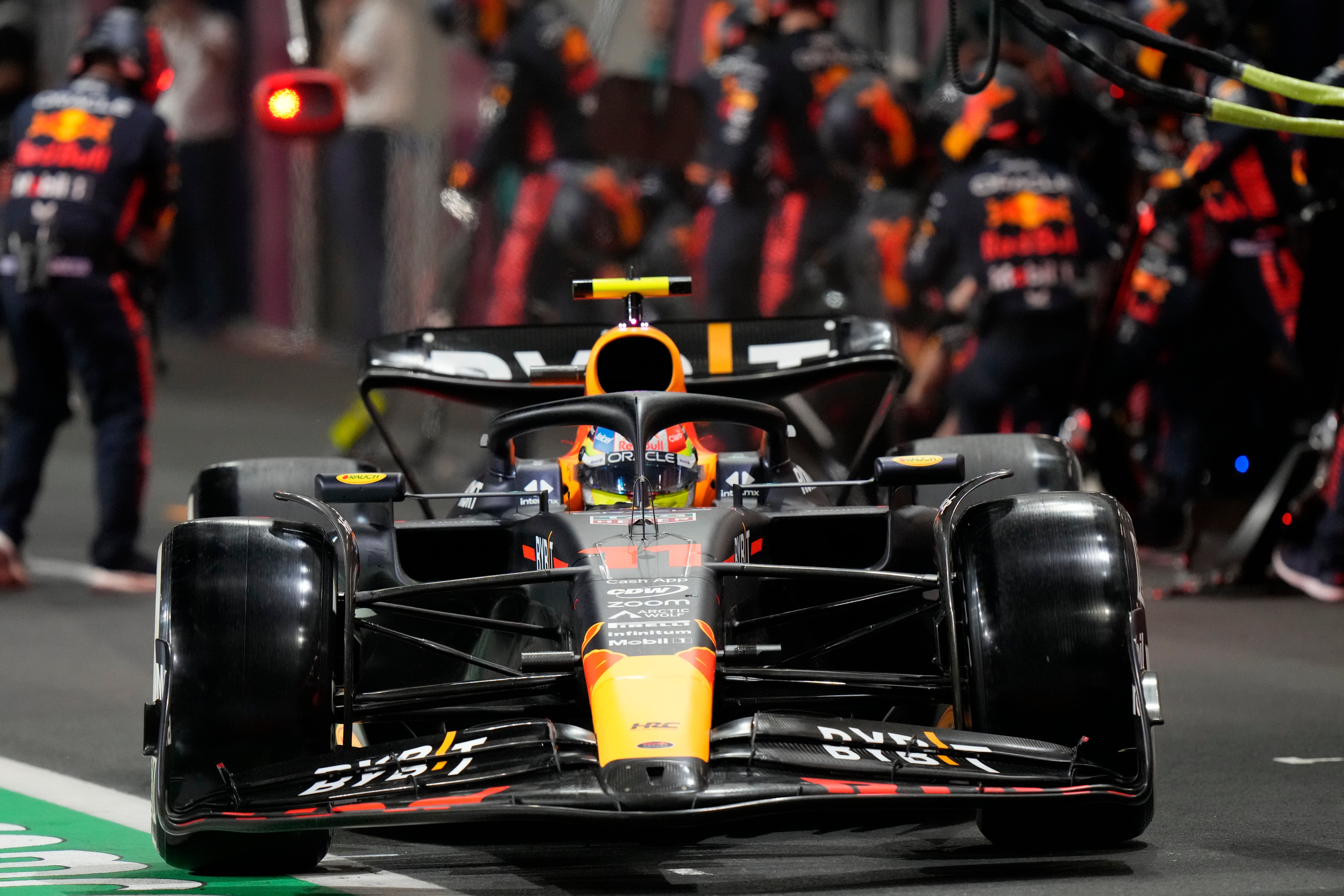 Checo Pérez ganó el Gran Premio de Arabia Saudita con autoridad.
