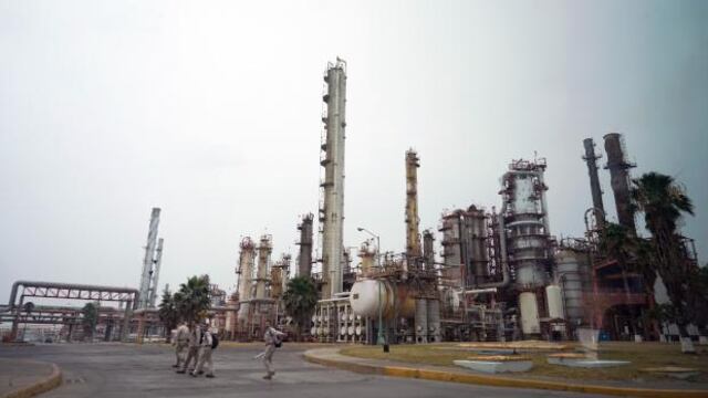 Refinería de Cadereyta: Gobierno de Nuevo León advierte a Pemex posible clausura por emisiones contaminantes