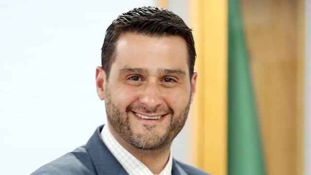 ¿Quién es Arturo Serrano Meneses?