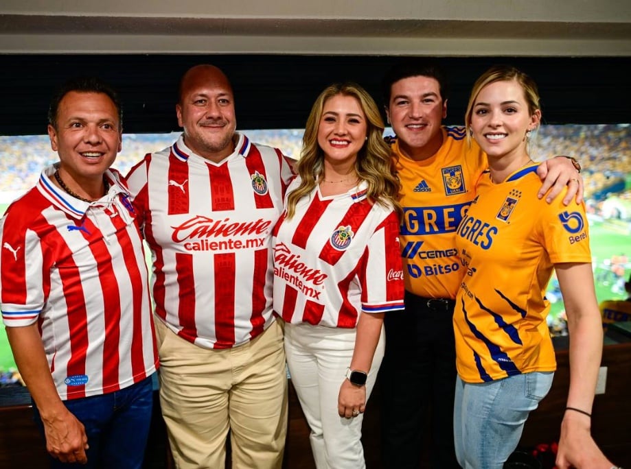 Enrique Alfaro, Samuel García y sus esposas en la final Tigres-Chivas