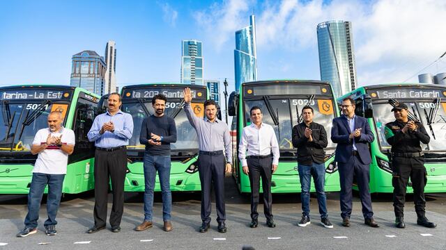 Samuel García entrega 40 camiones sustentables y de alta tecnología