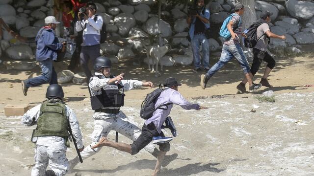 Elementos de la Guardia Nacional en el río Suchiate