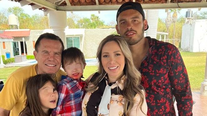 Julio César Chávez festejó el cumpleaños del Junior junto a su familia.