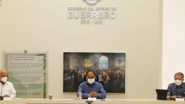 Héctor Astudillo se reúne con alcaldes y funcionarios