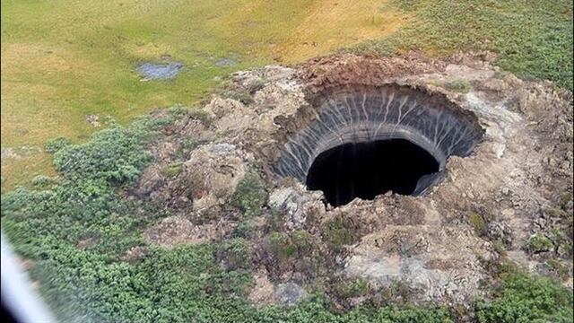 Cráter en la península de Yamal, Rusia.