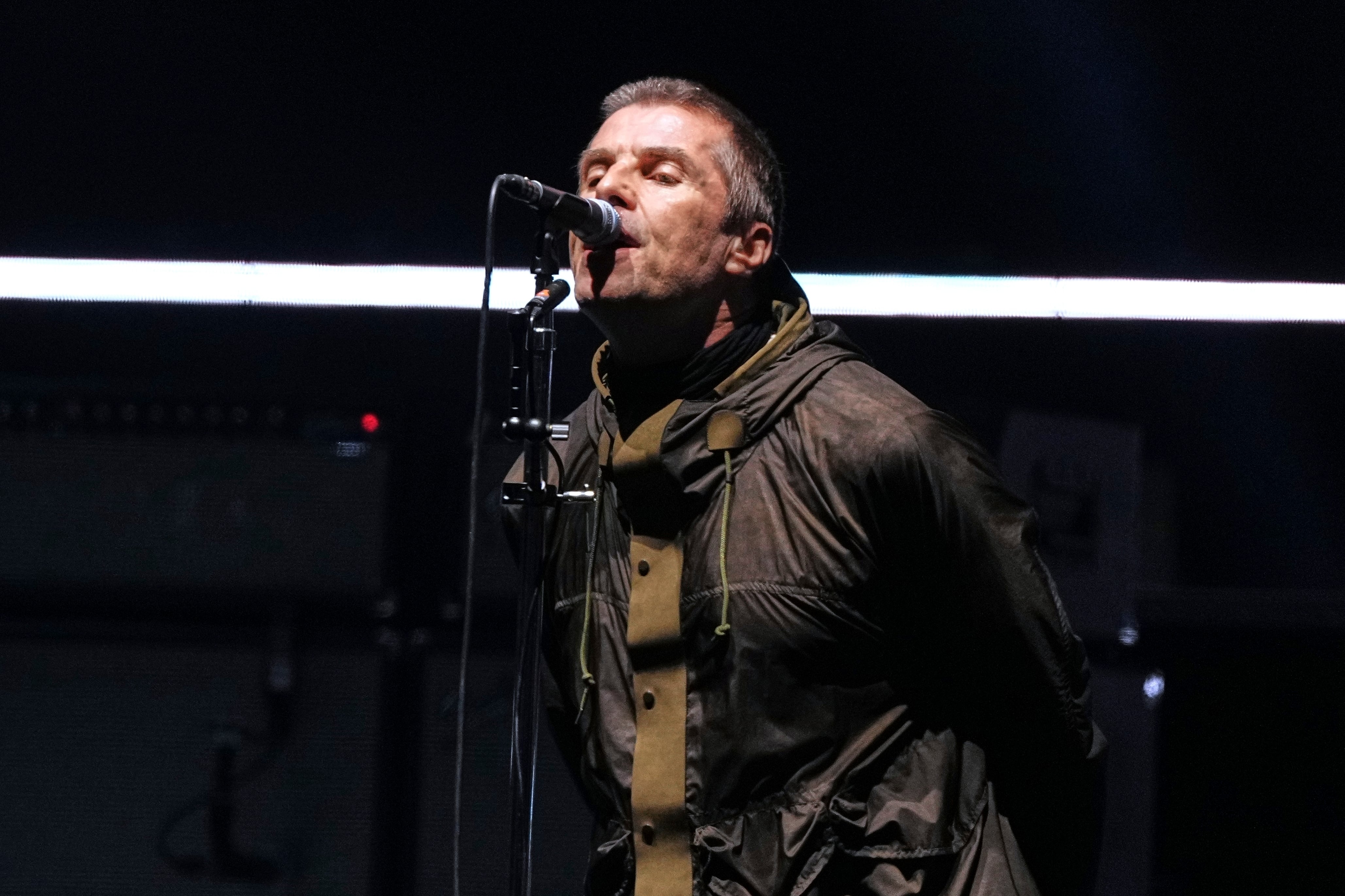 Un fan muere durante el concierto de Oasis en Reino Unido