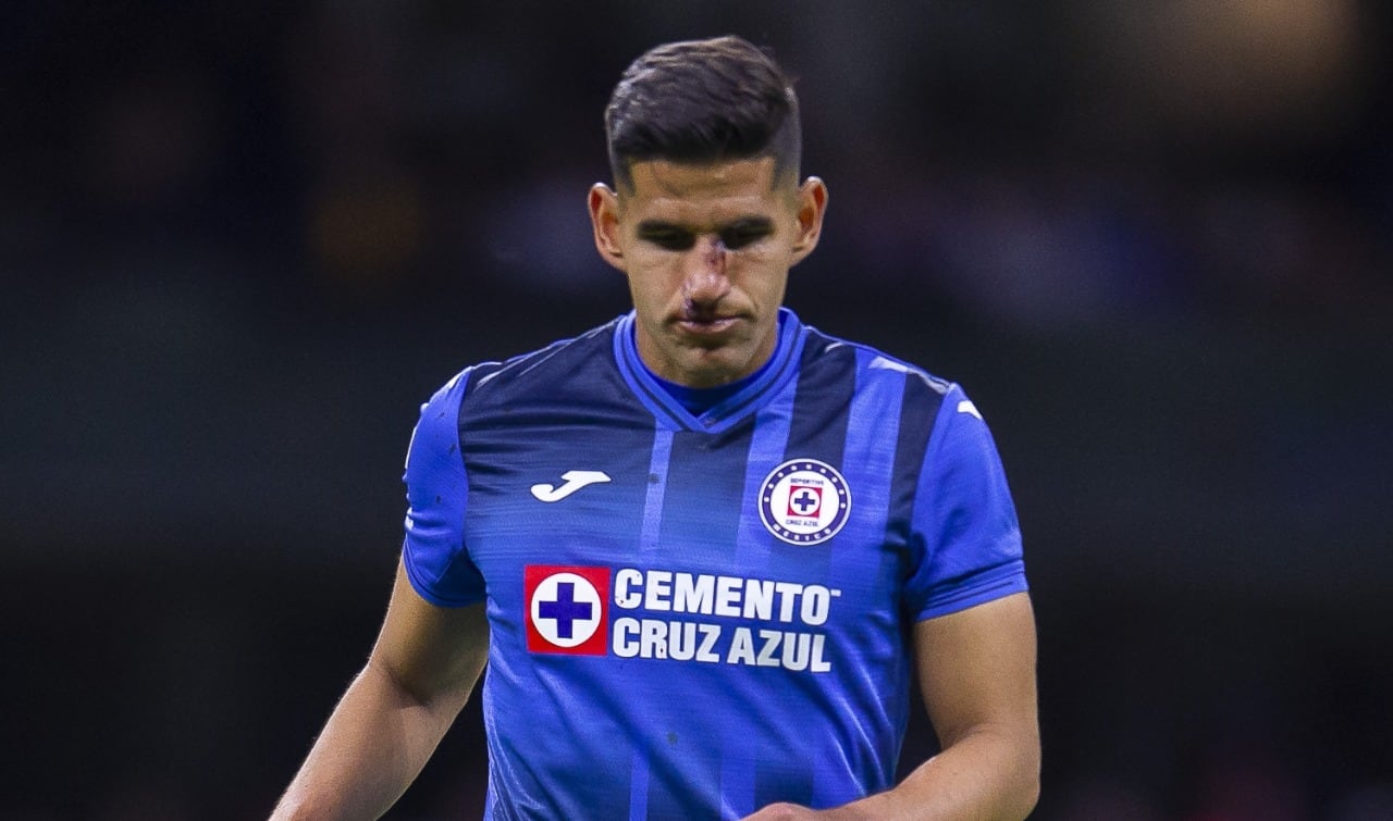 Luis Abram salió sangrando del campo, al ser golpeado por el Diente López.