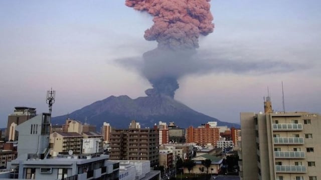 Volcán Sakurajima: Erupción en uno de los cráteres dejó impactantes imágenes