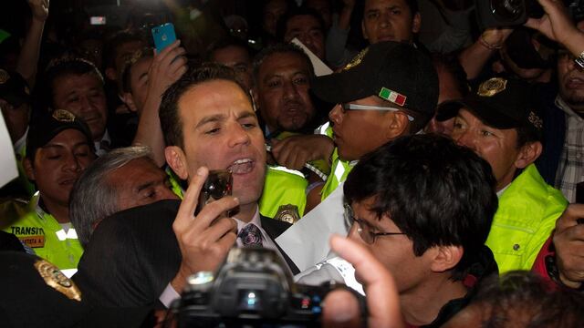 Carlos Loret de Mola. Enojado.