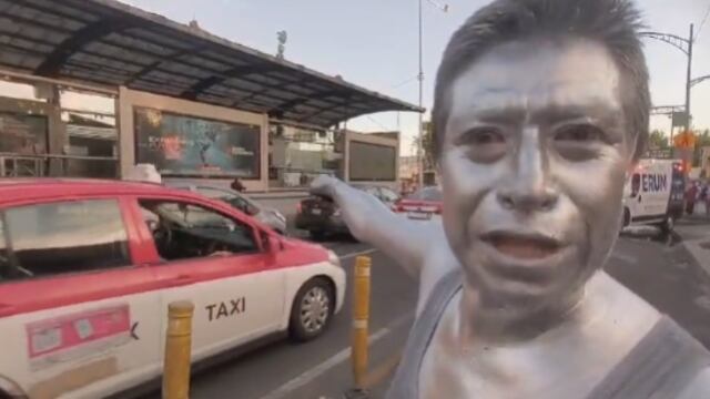 Hombre pintado de plata narra como un Metrobús atropelló a una joven afuera de Fórum Buenavista