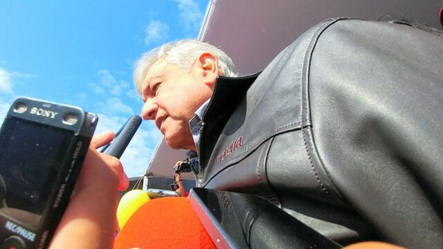 López Obrador, siempre estuvo acompañado de su esposa sin que tuviera mayor participación.