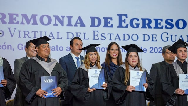 Libia Dennise encabeza ceremonia de egresados UVEG 2025.
