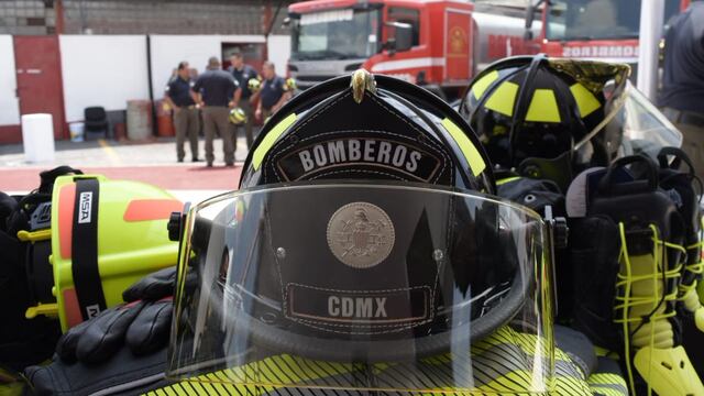 Bomberos atienden incendio en Azcapotzalco