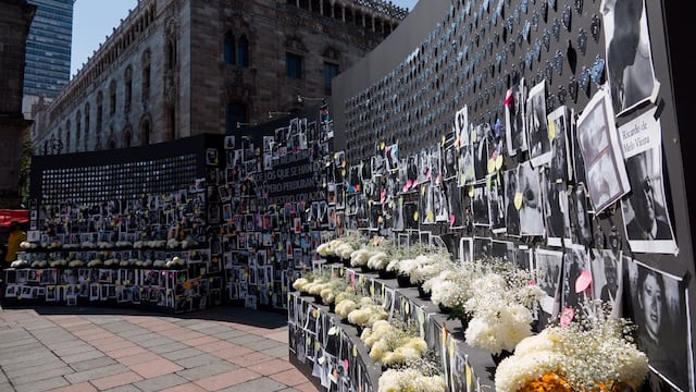Altar a muertos por Covid-19 en México