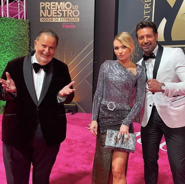 Irina Baeva y Gabriel Soto junto a Raúl de Molina