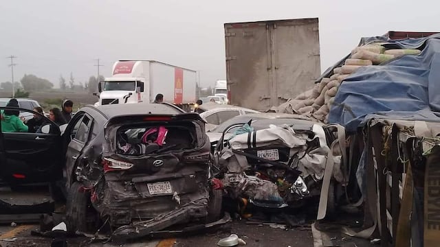 Choque masivo en Macrolibramiento Querétaro causa cierre de circulación