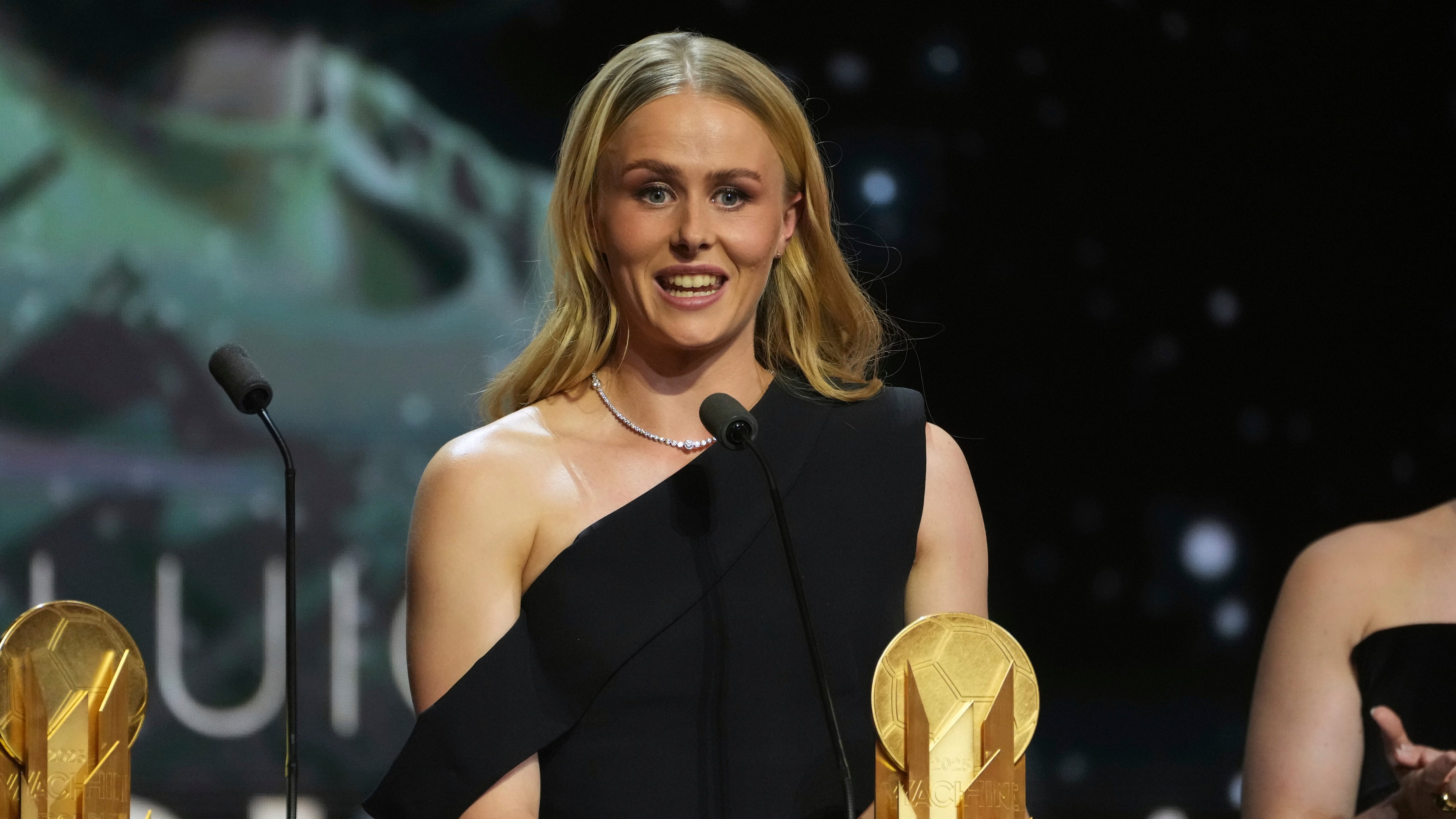 Hannah Hampton, la portera que superó el estrabismo para cumplir su sueño de jugar al futbol