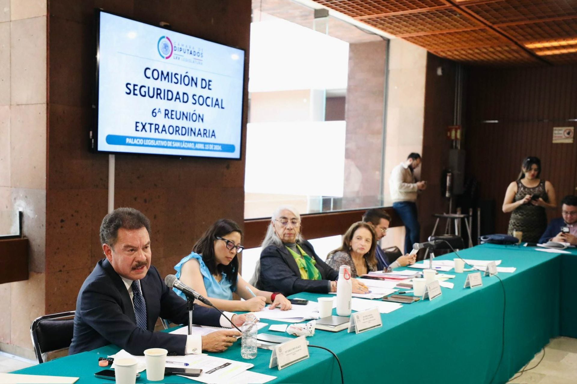 La Comisión de Seguridad Social de la Cámara de Diputados, aprobó el dictamen que reforma diversas leyes para crear el denominado Fondo de Pensiones del Bienestar