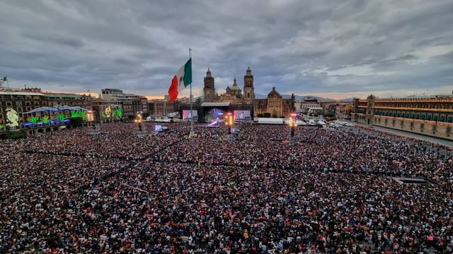Concierto Grupo Firme; Zócalo completamente lleno, Claudia Sheinbaum llama a disfrutar del concierto desde casa por protección