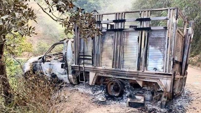 Camioneta de músicos incinerada.