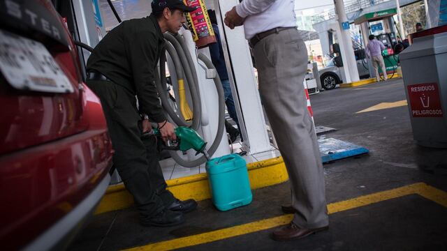 Gasolinería. Precios estables.