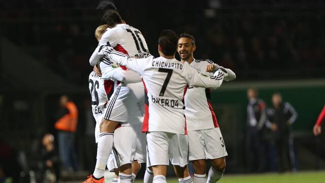 Chicharito marcó el tercer gol ante el Viktoria Köln en la Copa Alemana 