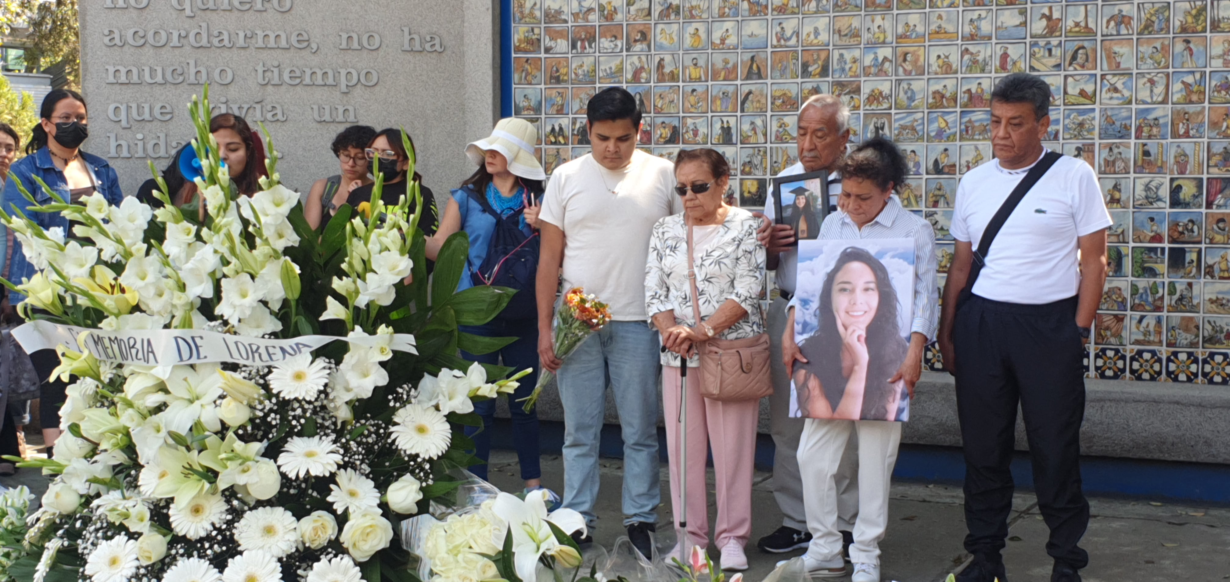 Familia de Lorena Escobar en el memorial de la FMVZ