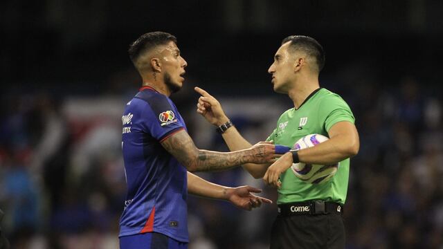 Carlos Salcedo con Cruz Azul
