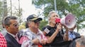 Roger Waters y Gustavo Petro participan en manifestación en Nueva York