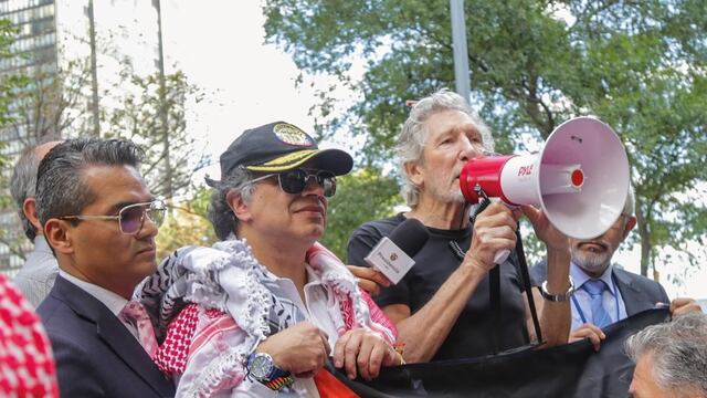 Roger Waters y Gustavo Petro participan en manifestación en Nueva York