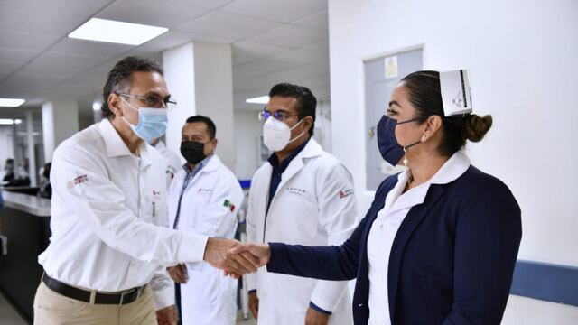 Octavio Romero, director de Pemex visita el Hospital General de Villahermosa/Pemex