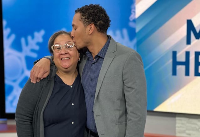 Reportero Myles Harris y su mamá Sandi