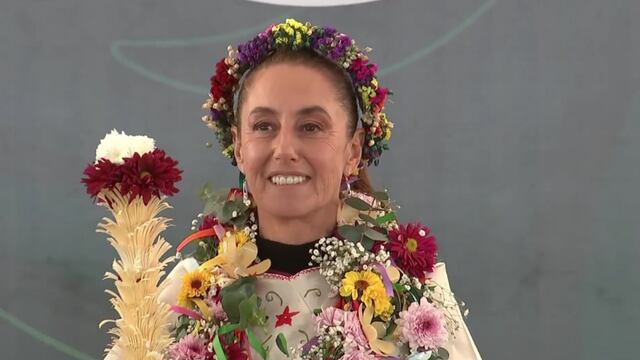 Claudia Sheinbaum recibe el bastón de mando único en Guanajuato.
