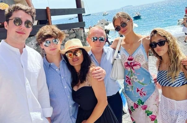 Salma Hayek con los hijos de su esposo, François-Henri Pinault