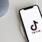TikTok elimina 380 mil videos en EU para combatir contenido que incita al racismo