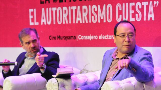 Lorenzo Córdova y Ciro Murayama presentan el libro 'La democracia no se toca'