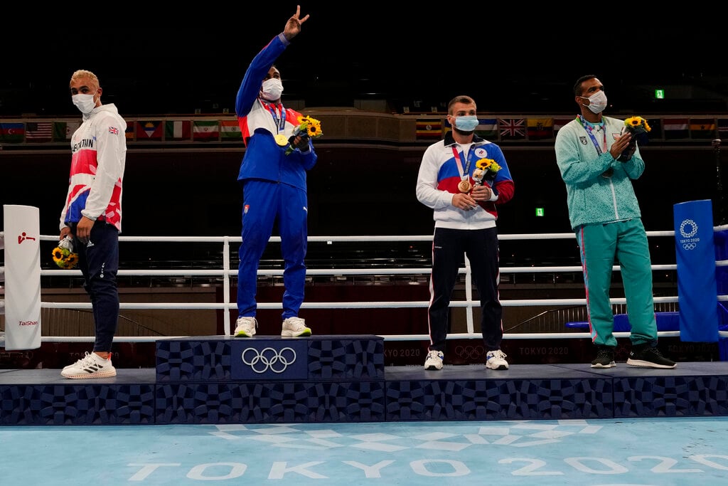 Benjamin Whittaker rechaza medalla de plata.