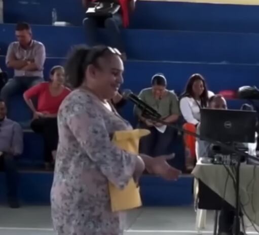Maestra compite por plaza para dar clases de inglés