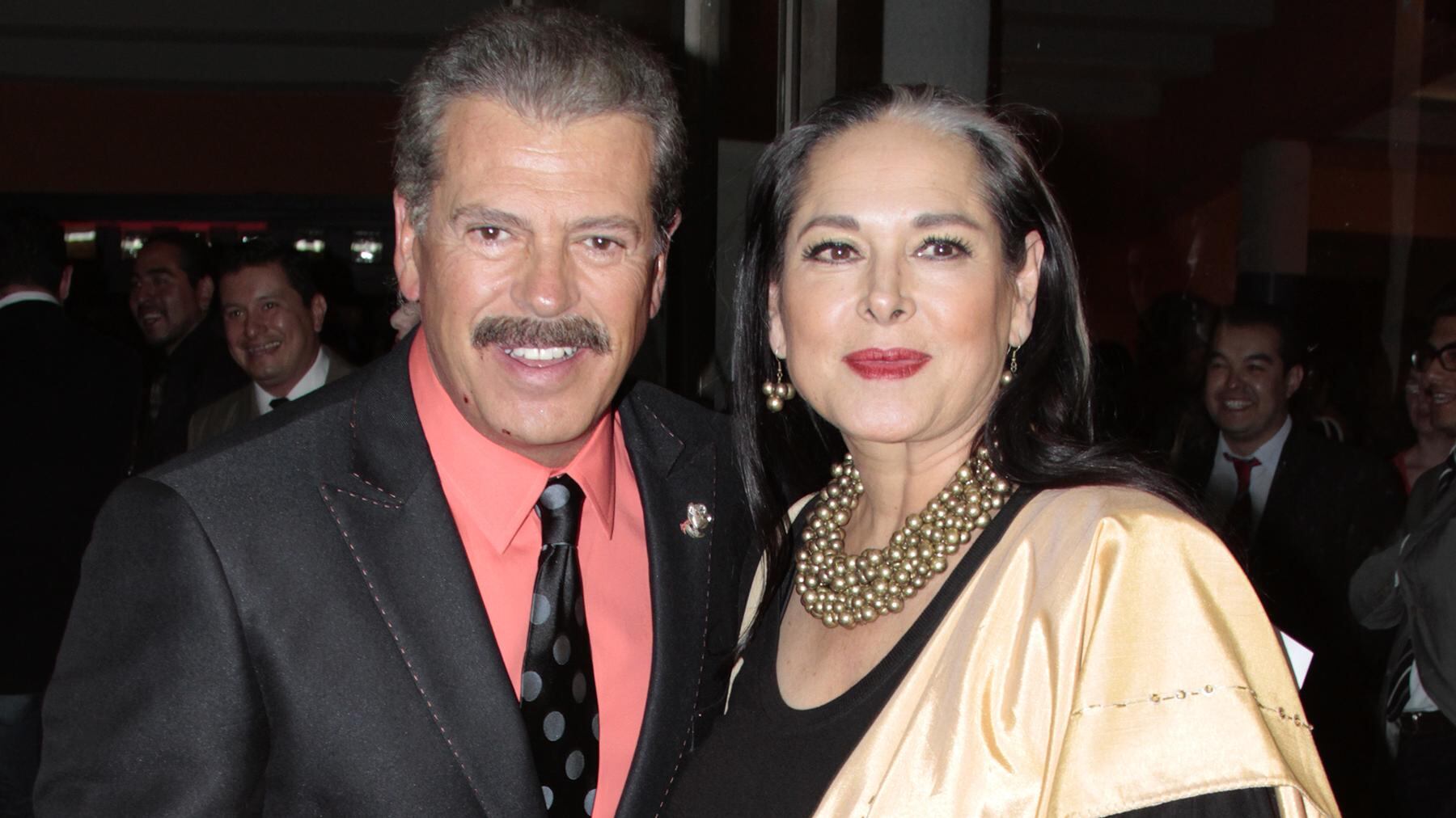 Manipulan perfiles de Sergio Goyri e Isaura Espinoza en Wikipedia; los llaman racistas