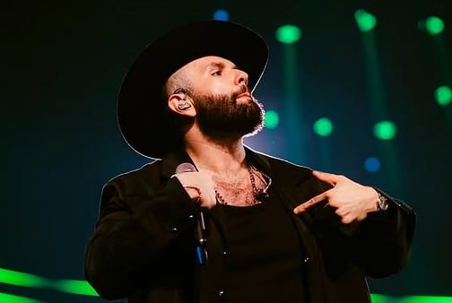 Carín León, cantante