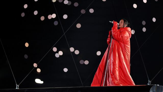 Rihanna en el medio tiempo del Super Bowl LVII