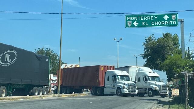 Bloqueo carretera Victoria - Monterrey por detención de suegro de Andy Benavides