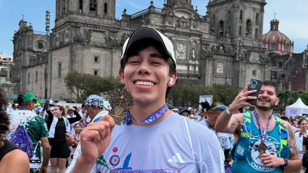 ¿Sonrixs hizo trampa en Maratón CDMX 2025? No habría corrido 15 de los 42 kilómetros