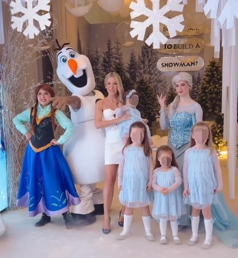 Andy Benavides y sus hijas