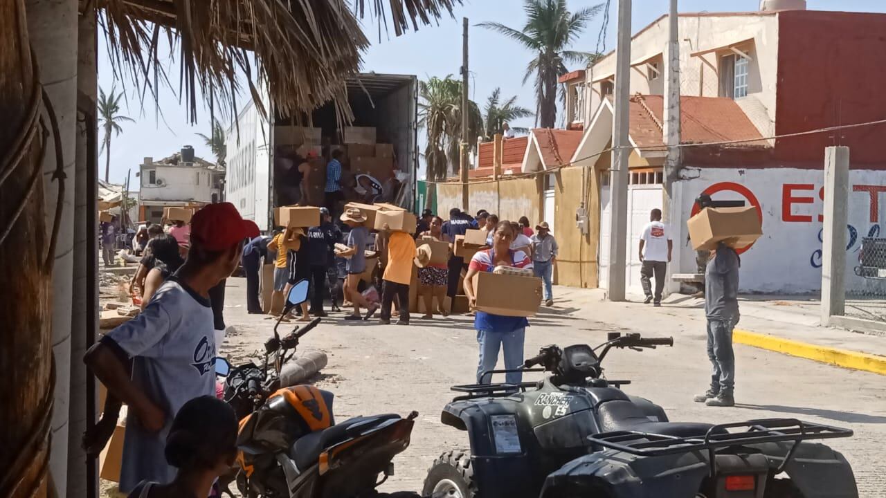 Entrega de enseres en Acapulco
