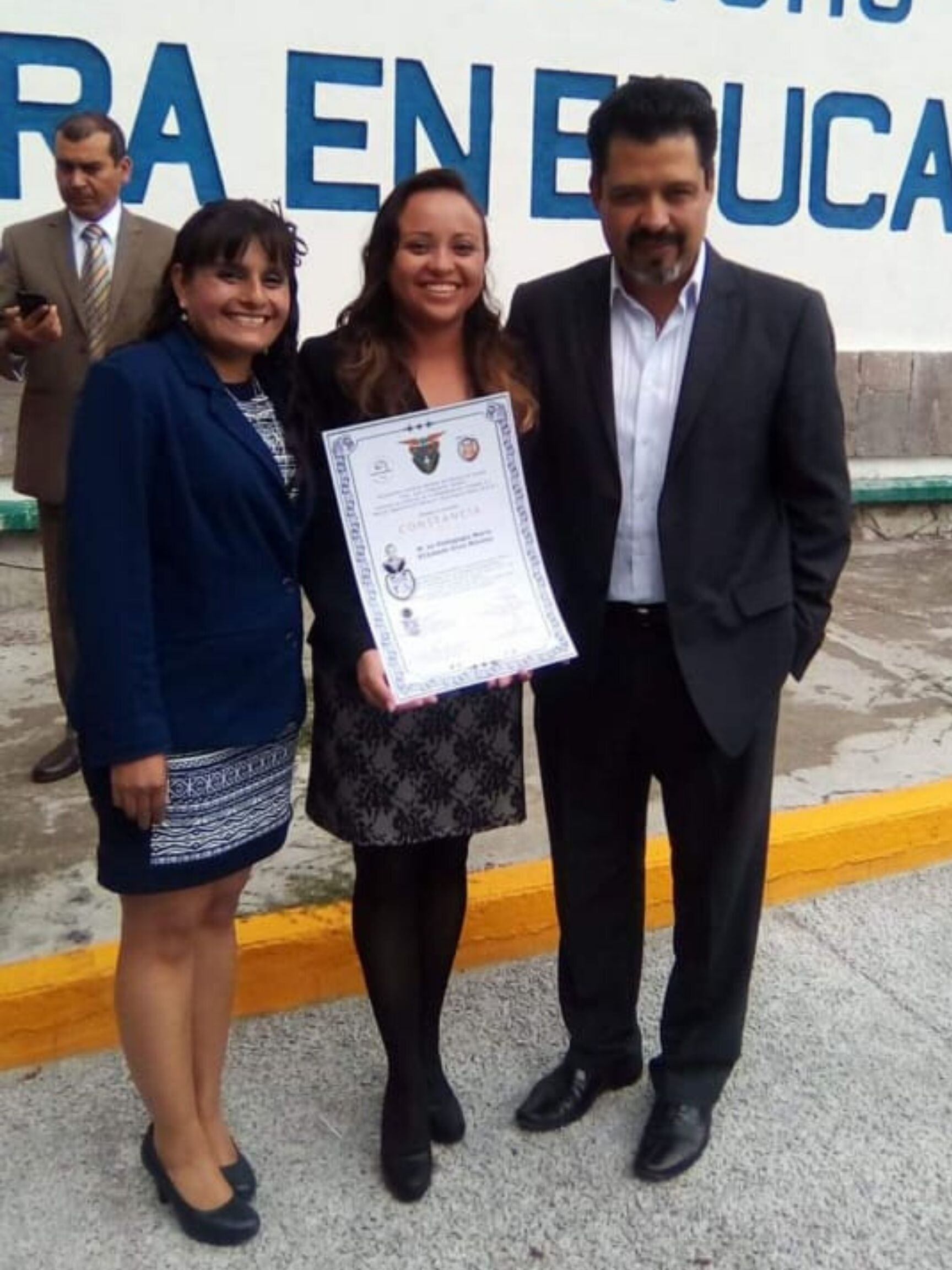 Elizabeth y sus profesores de diplomado.