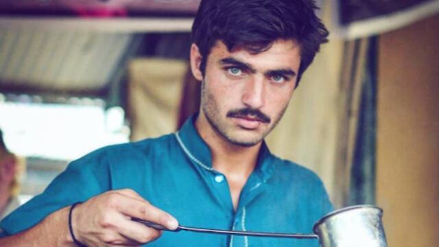 Vendedor de té en Pakistán. Revuelo