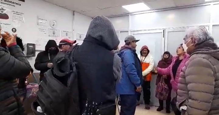 Usuarios del ISSSTE Xochimilco protestan contra reducción de atención