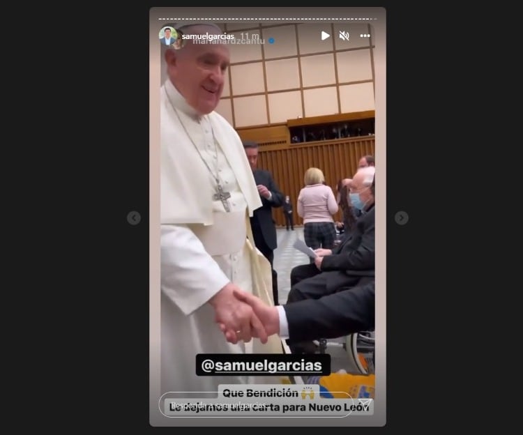 Samuel García saludando al Papa Francisco